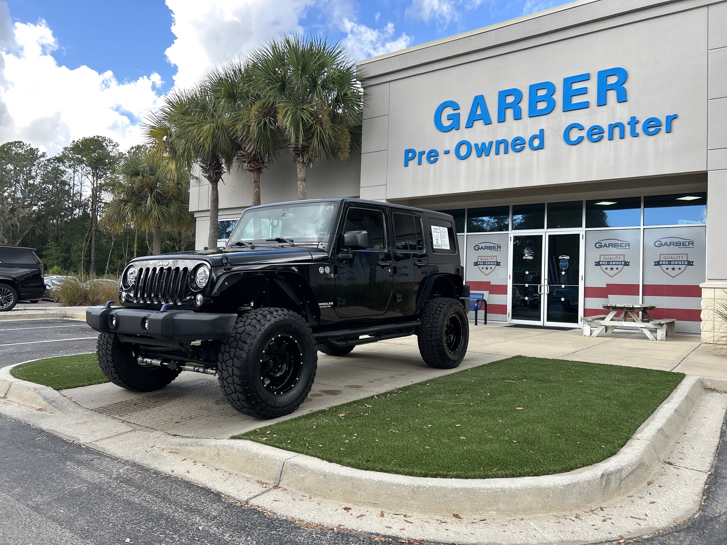 2017 Jeep Wrangler Unlimited Rubicon photo 2