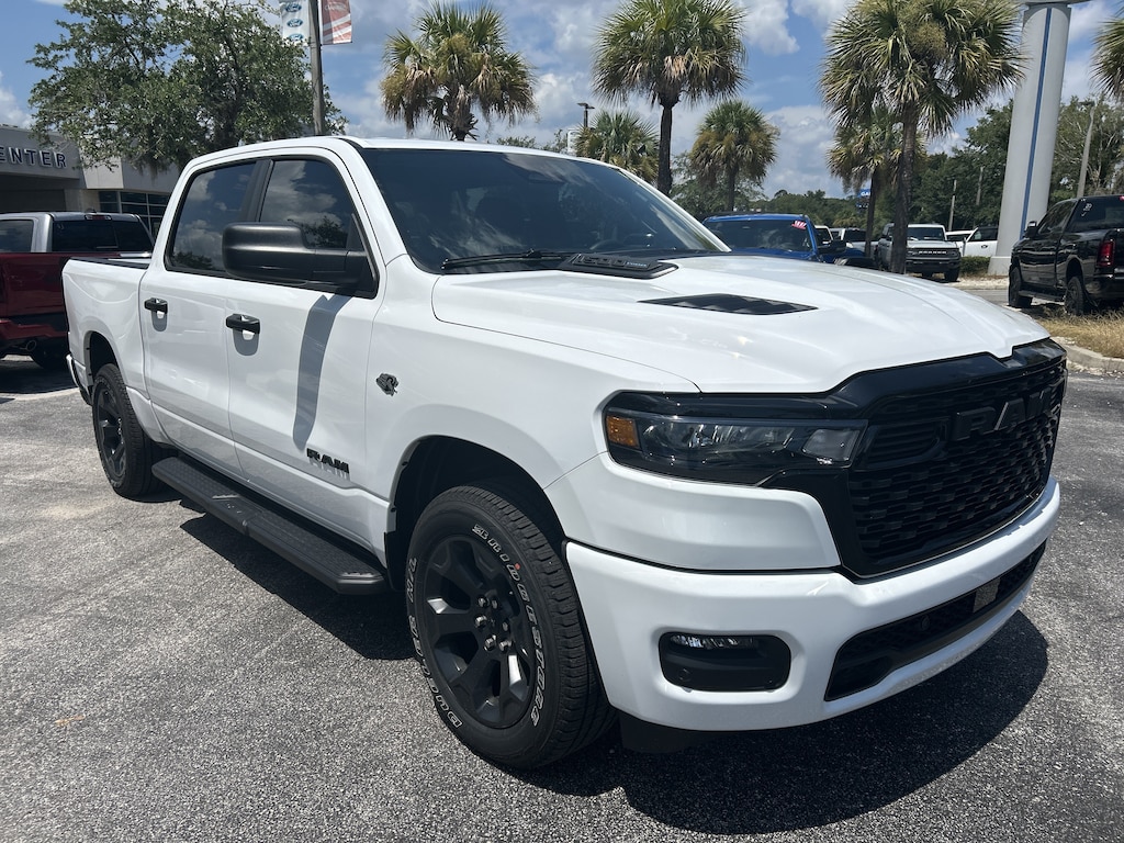 New 2026 Ram 1500 EXPRESS CREW CAB 4X4 5'7 BOX Pickup