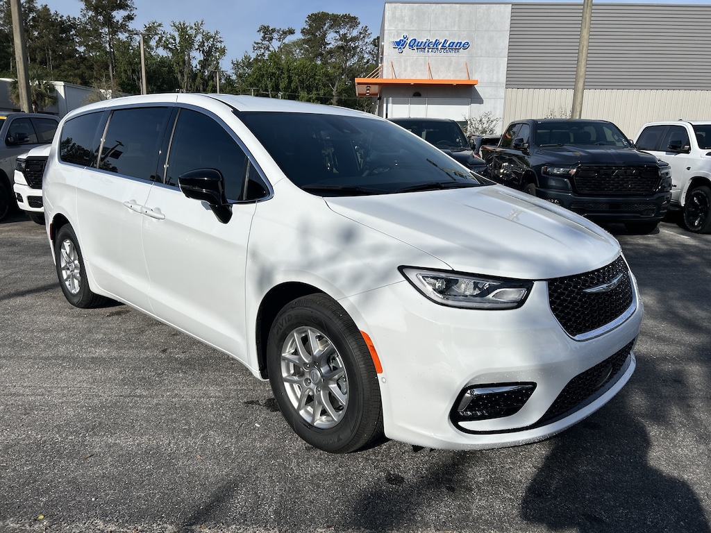 New 2026 Chrysler Pacifica SELECT Passenger Van