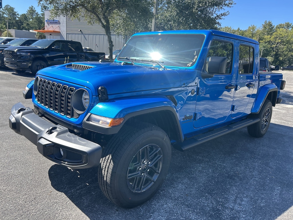 New 2025 Jeep Gladiator SPORT S 4X4 Pickup