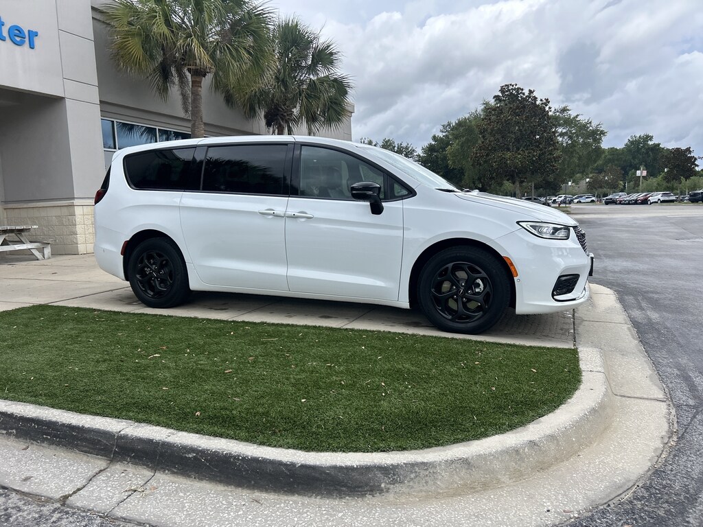 Used 2024 Chrysler Pacifica Hybrid Select S Appearance Van Passenger Van