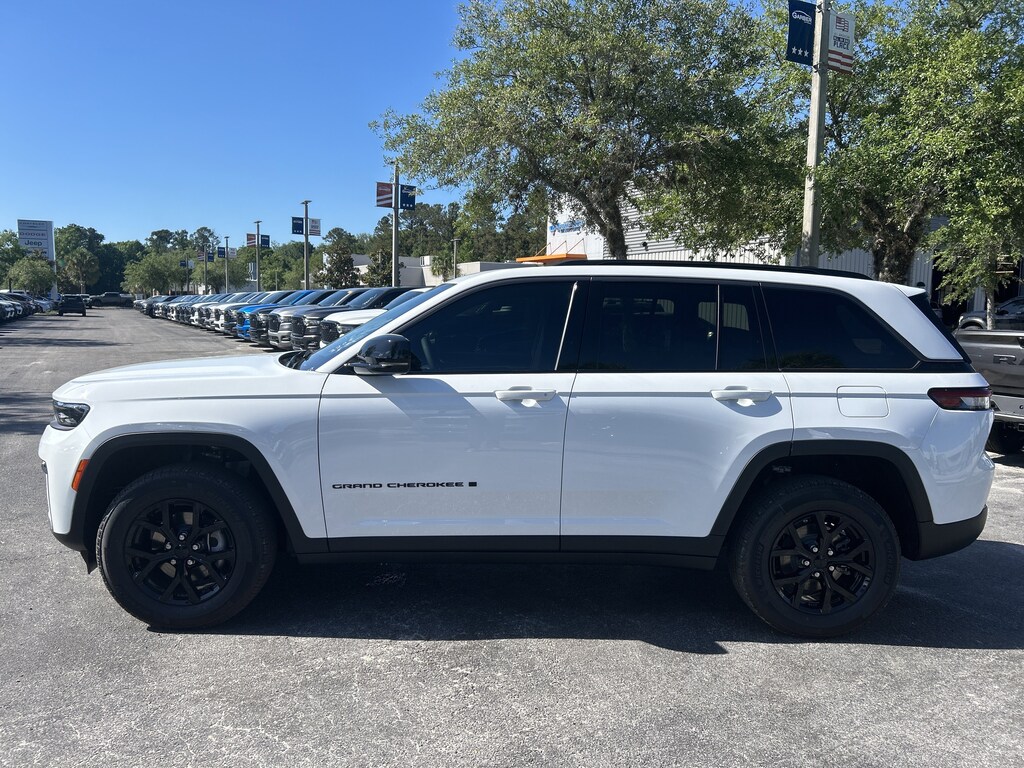 New 2026 Jeep Grand Cherokee LAREDO ALTITUDE 4X2 Sport Utility