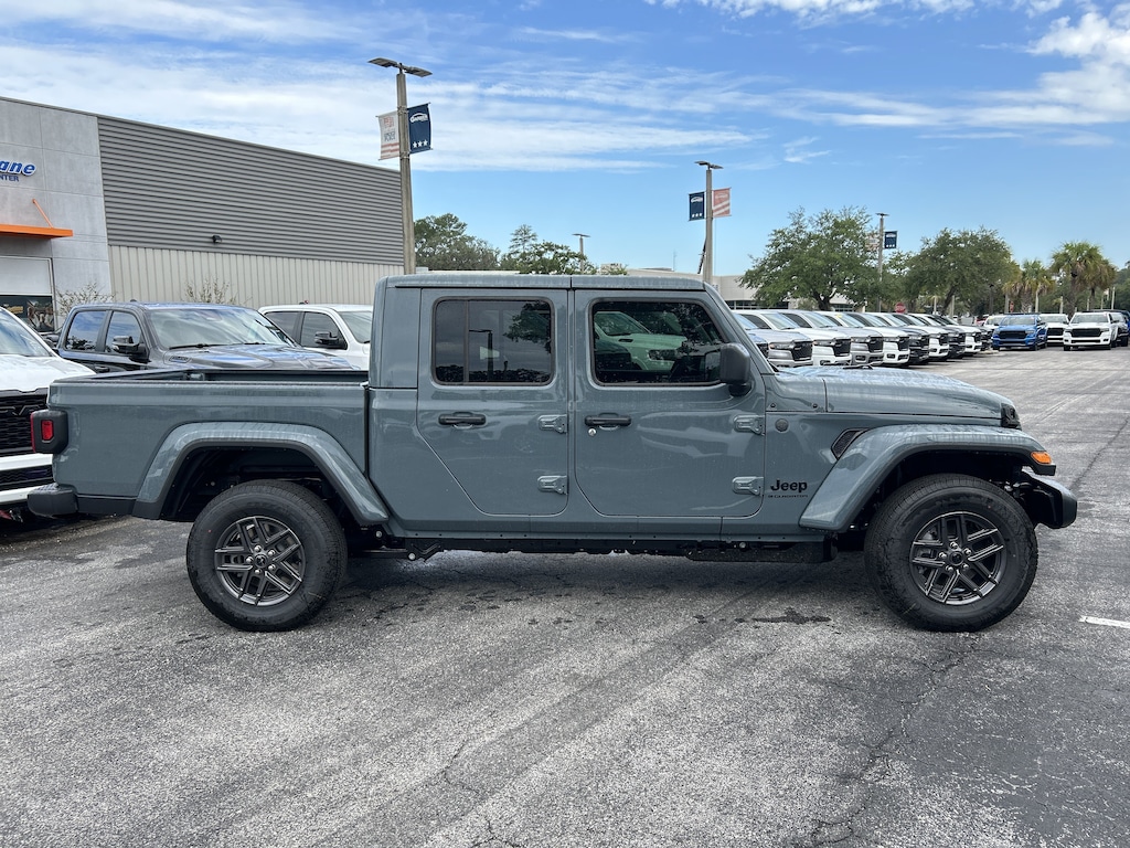 New 2026 Jeep Gladiator SPORT S 4X4 Pickup