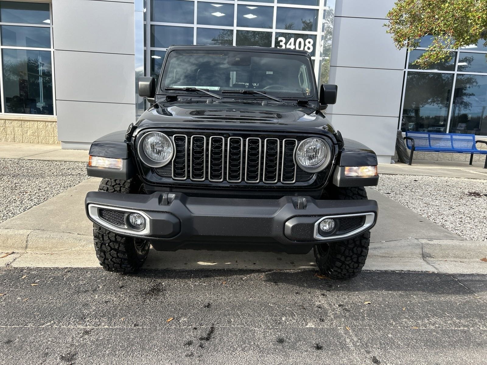2025 Jeep Gladiator photo 4
