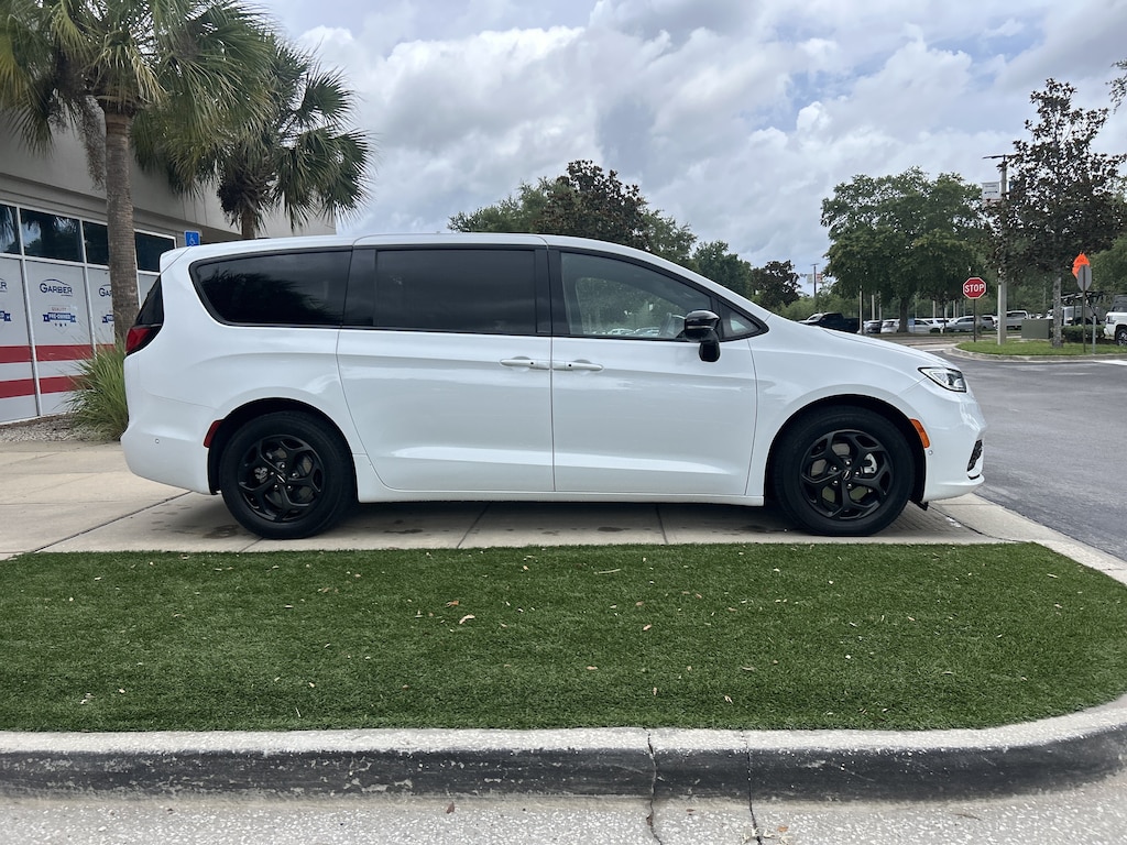 Used 2024 Chrysler Pacifica Hybrid Select S Appearance Van Passenger Van