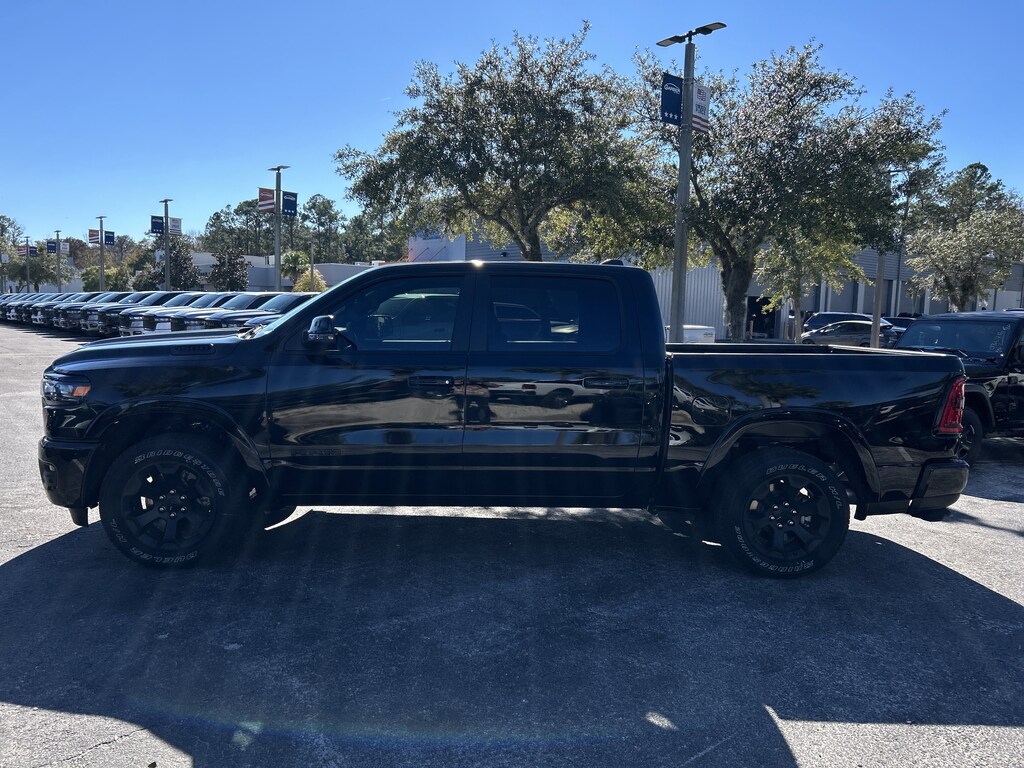 New 2026 Ram 1500 BIG HORN CREW CAB 4X4 5'7 BOX Pickup