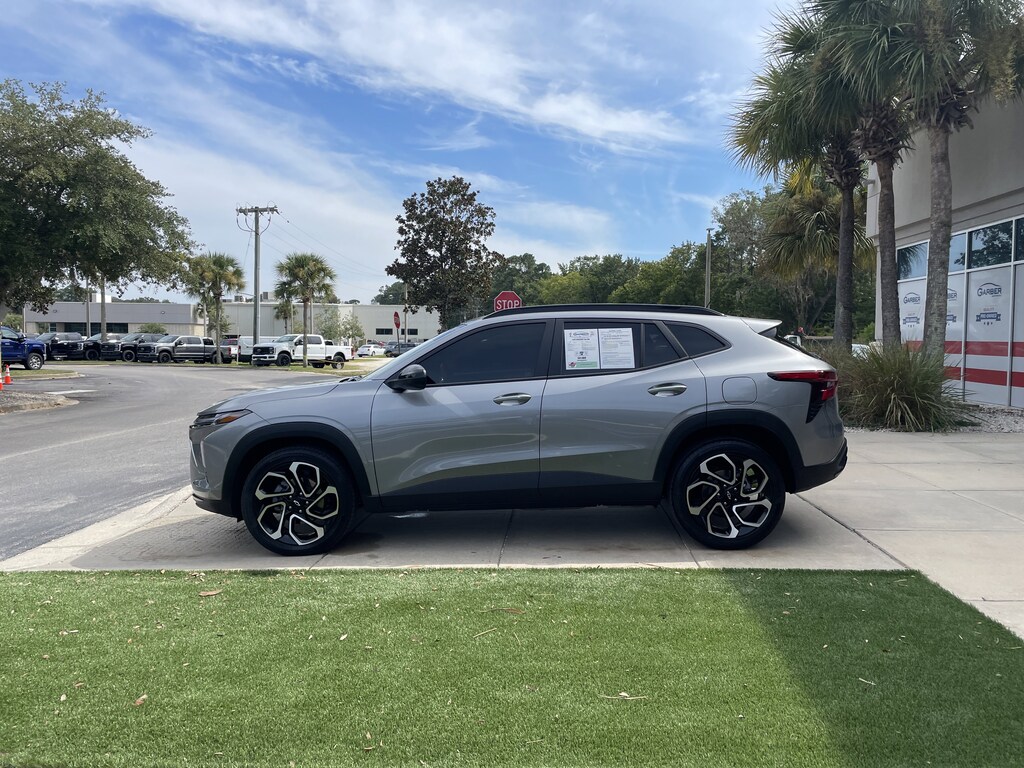 Used 2025 Chevrolet Trax 2RS SUV