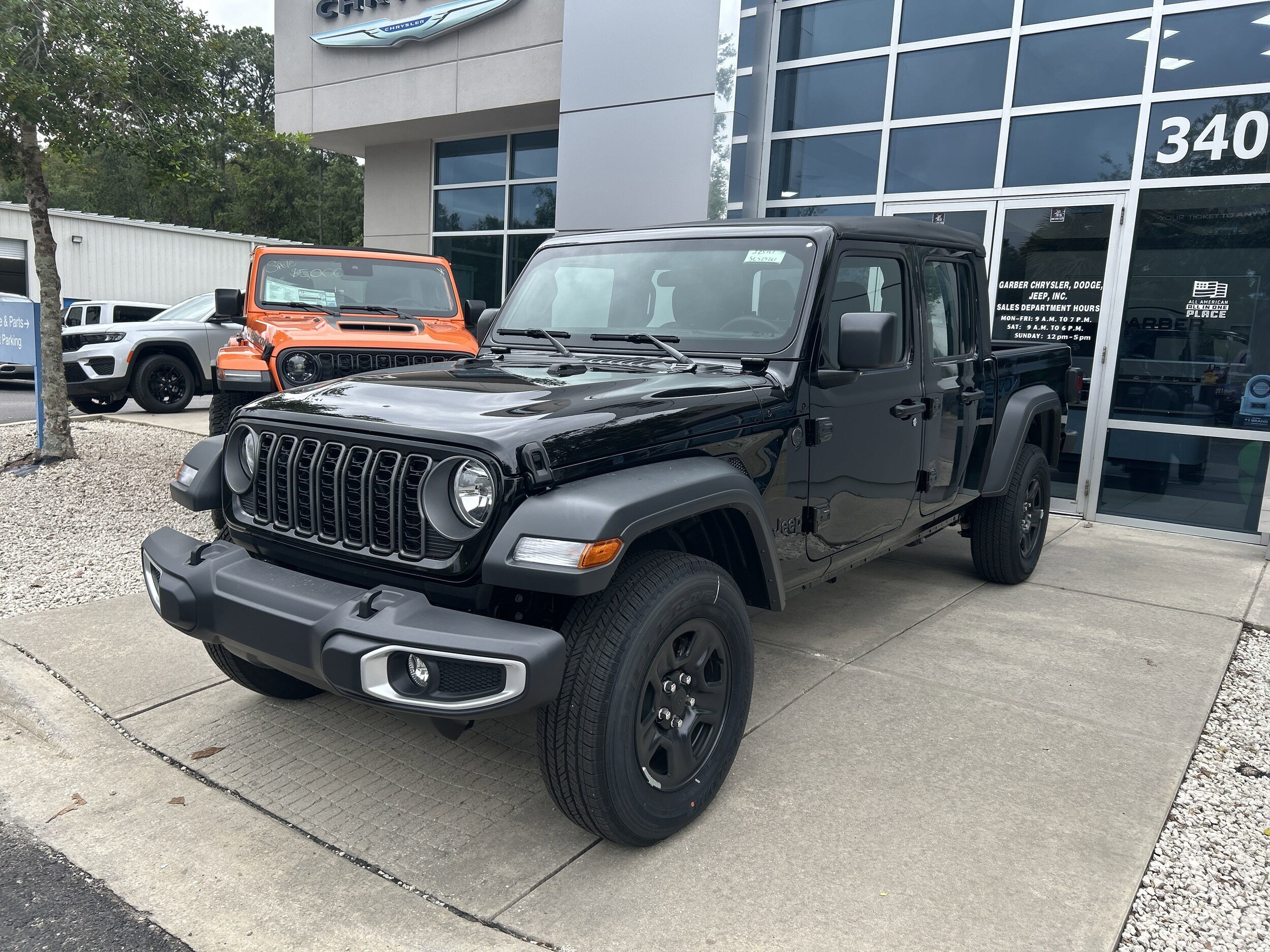 2025 Jeep Gladiator Sport photo 3