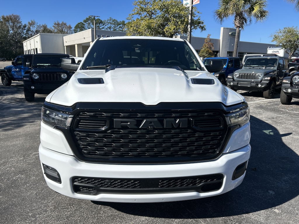 New 2026 Ram 1500 EXPRESS CREW CAB 4X4 5'7 BOX Pickup