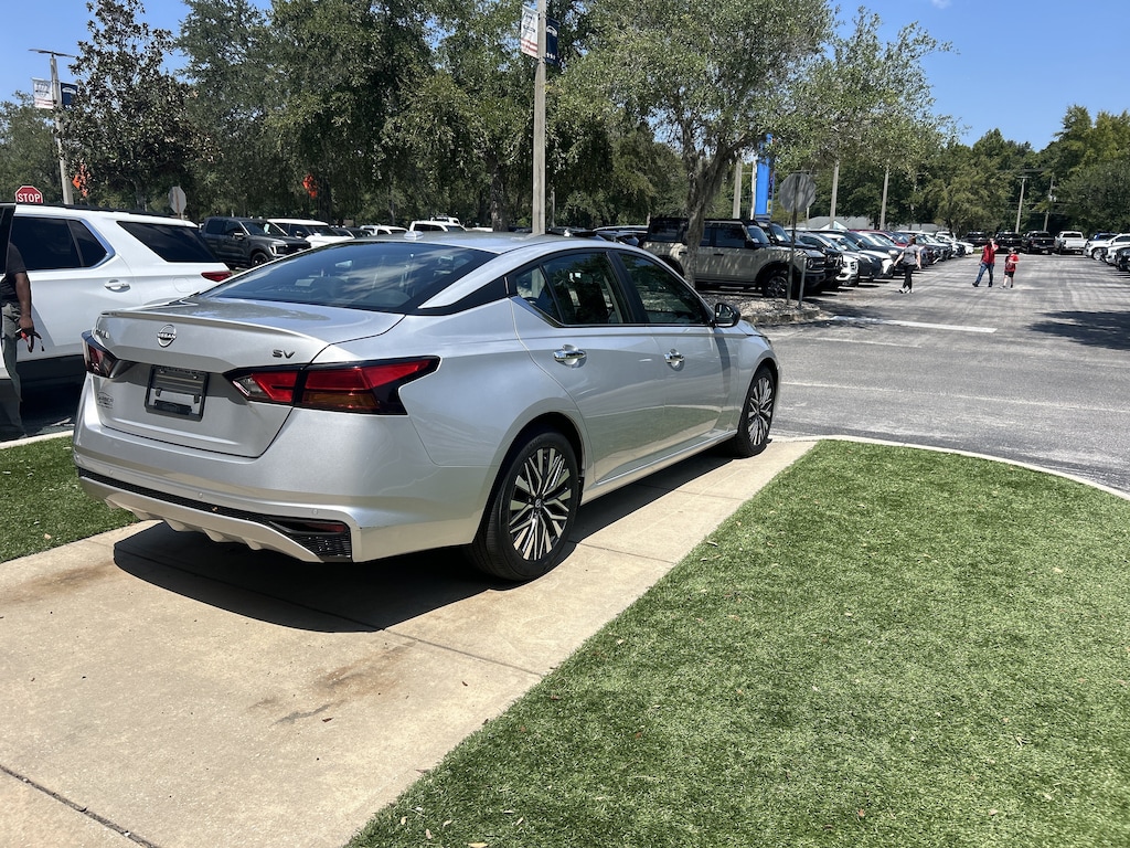Used 2024 Nissan Altima 2.5 SV Sedan