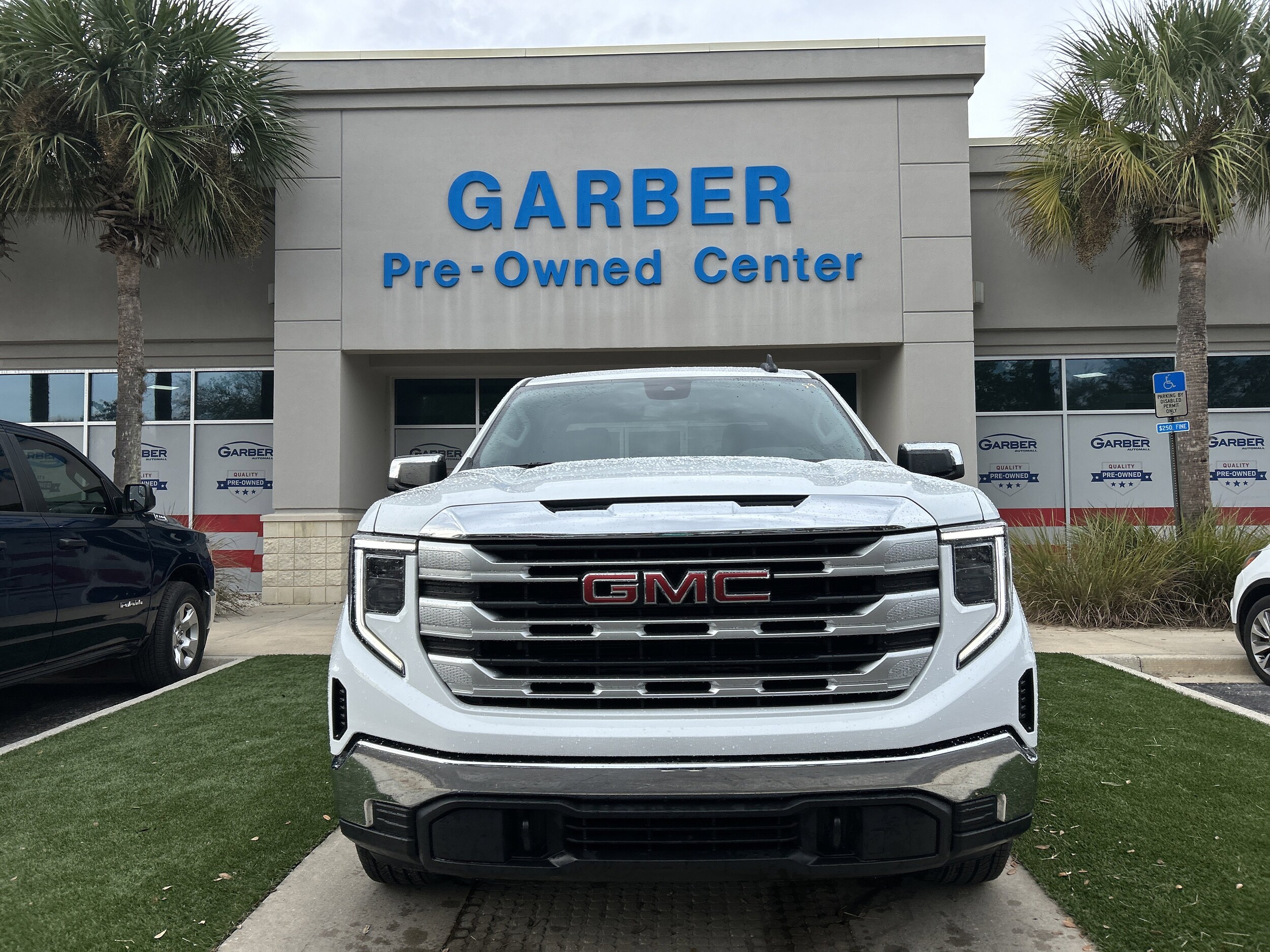 2023 Gmc Sierra 1500 SLE photo 2