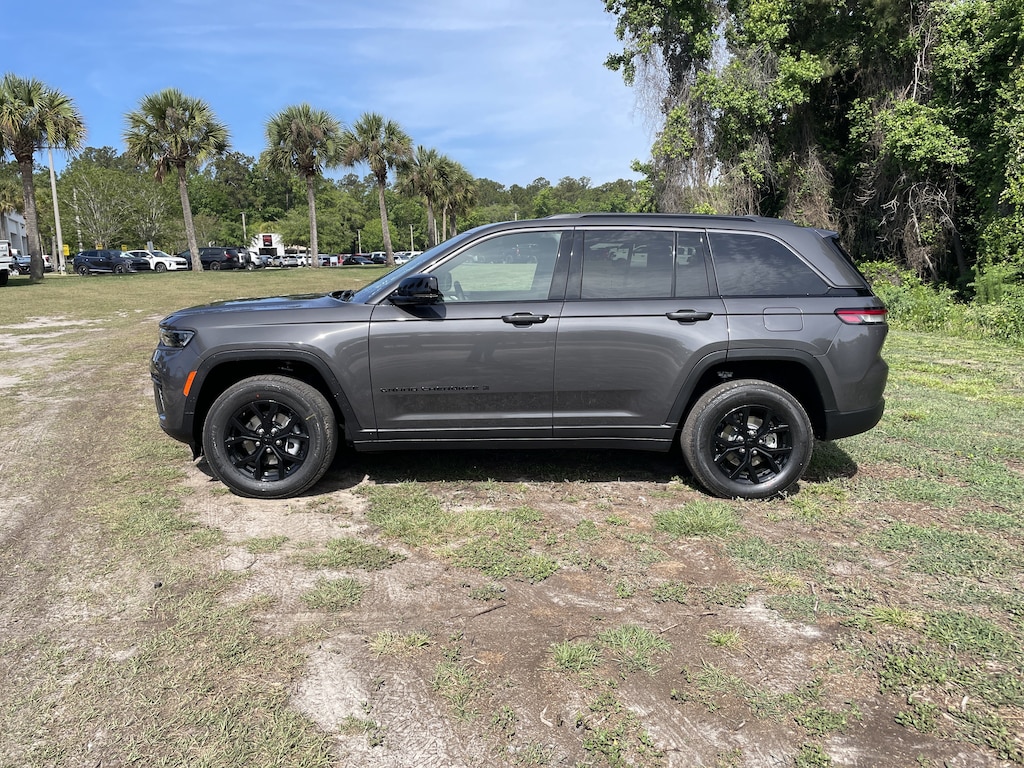 New 2026 Jeep Grand Cherokee LAREDO ALTITUDE 4X2 Sport Utility
