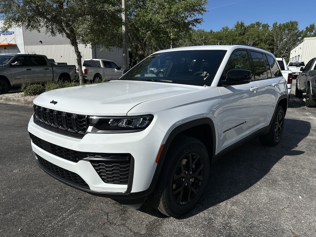 New 2026 Jeep Grand Cherokee LAREDO ALTITUDE 4X2 Sport Utility