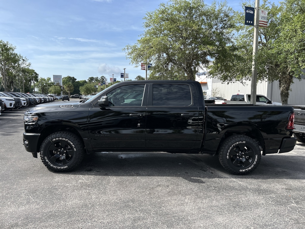 New 2026 Ram 1500 WARLOCK CREW CAB 4X4 5'7 BOX Pickup