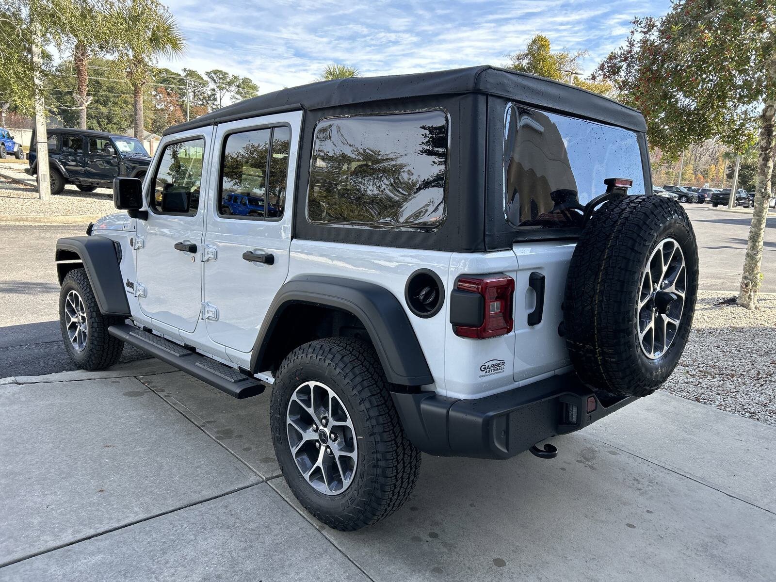 2025 Jeep Wrangler Sport S photo 4