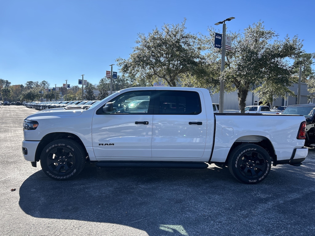 New 2026 Ram 1500 EXPRESS CREW CAB 4X4 5'7 BOX Pickup