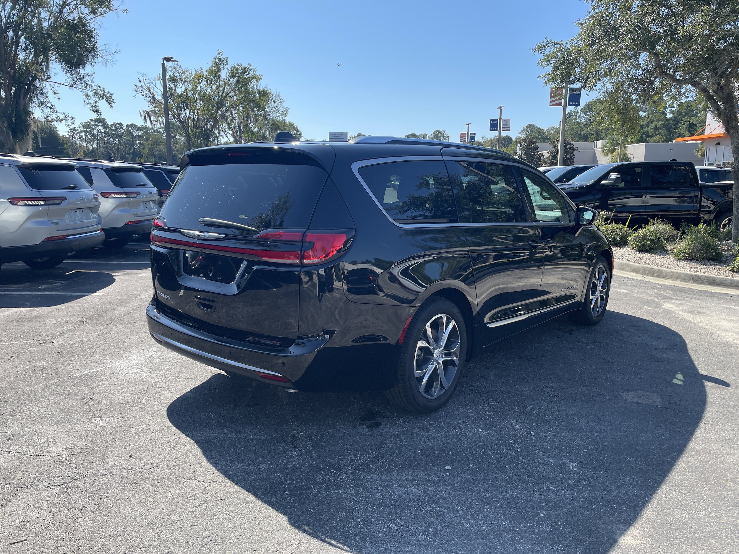 2026 Chrysler Pacifica Pinnacle - Photo 7