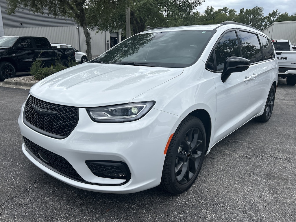 New 2026 Chrysler Pacifica SELECT Passenger Van