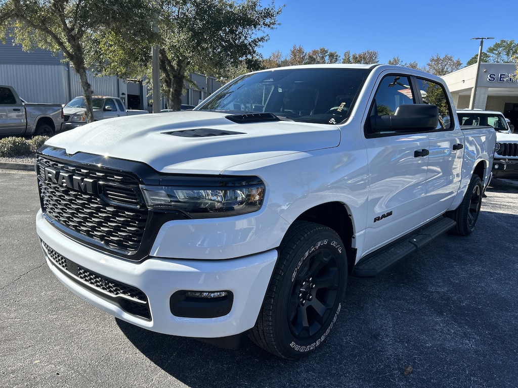 New 2026 Ram 1500 EXPRESS CREW CAB 4X4 5'7 BOX Pickup