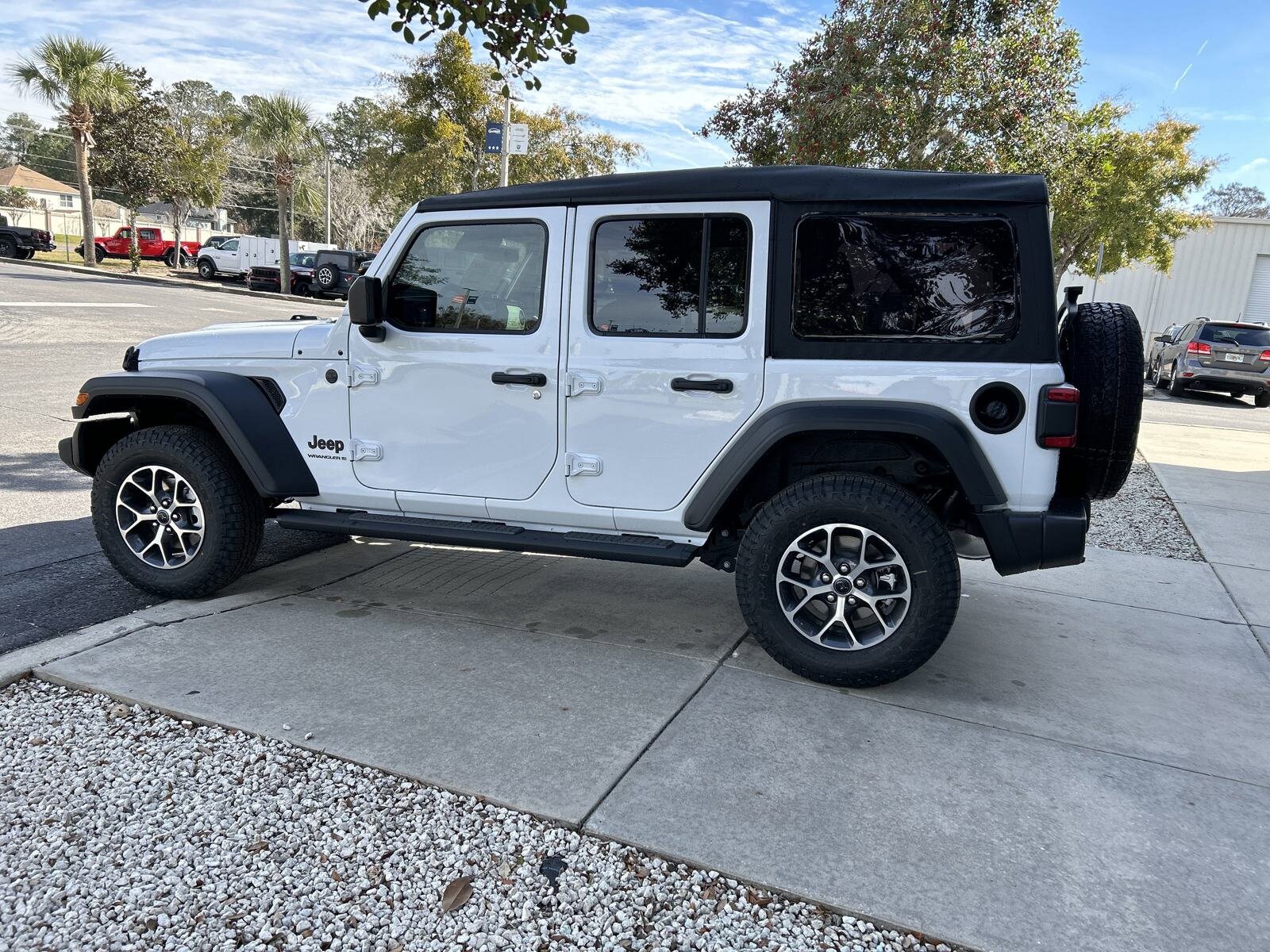 2025 Jeep Wrangler Sport S photo 3