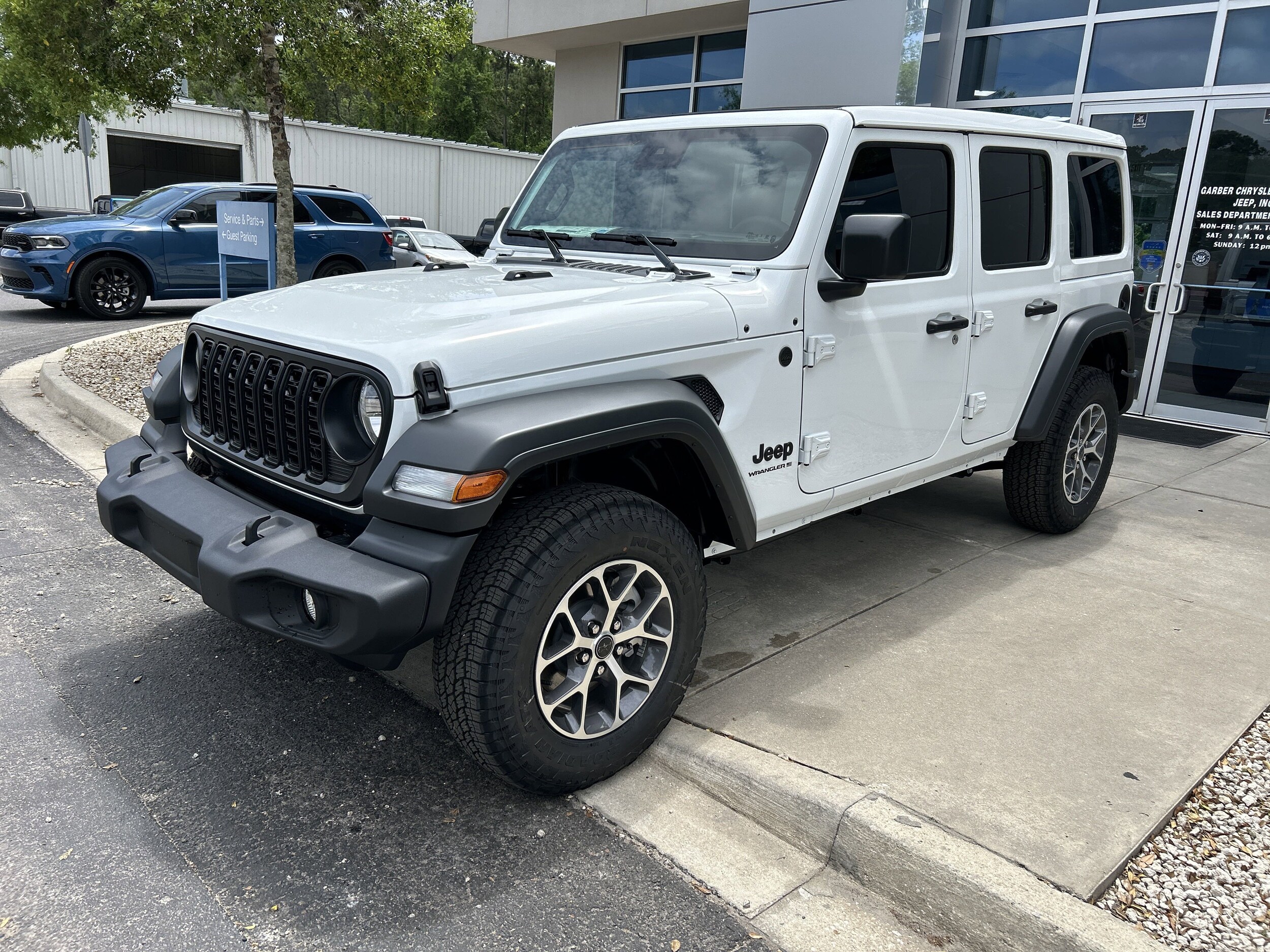 2025 Jeep Wrangler Sport S photo 4