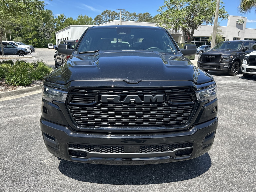 New 2026 Ram 1500 EXPRESS CREW CAB 4X4 5'7 BOX Pickup
