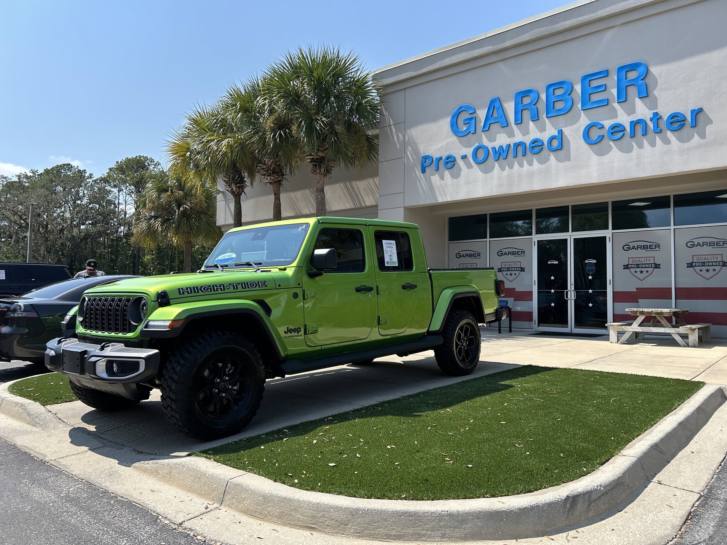 2025 Jeep Gladiator Sport photo 2