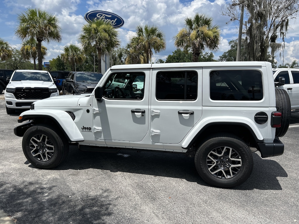 New 2026 Jeep Wrangler 4-DOOR SAHARA Sport Utility