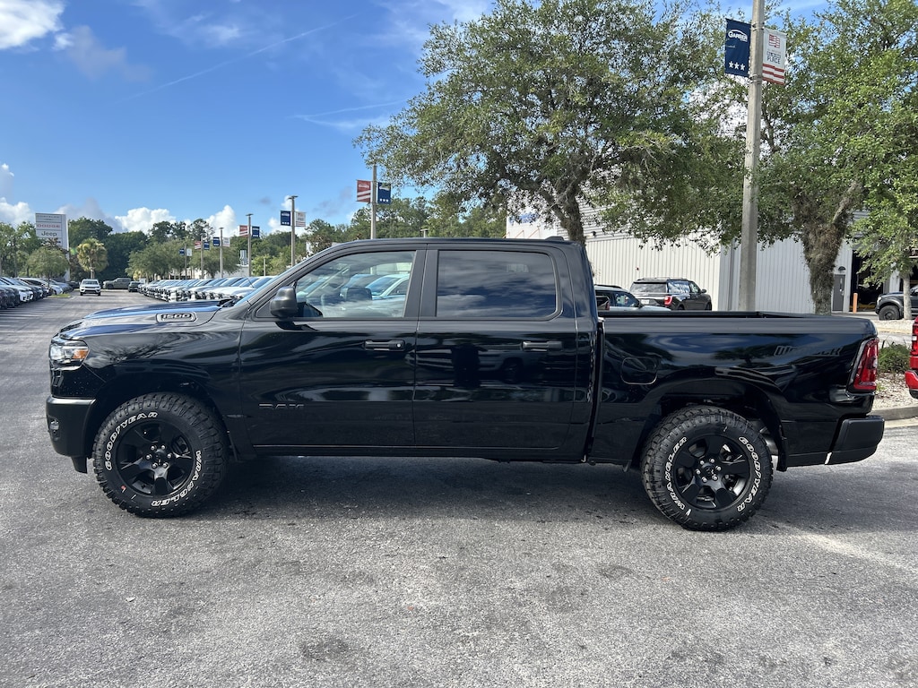 New 2026 Ram 1500 WARLOCK CREW CAB 4X4 5'7 BOX Pickup