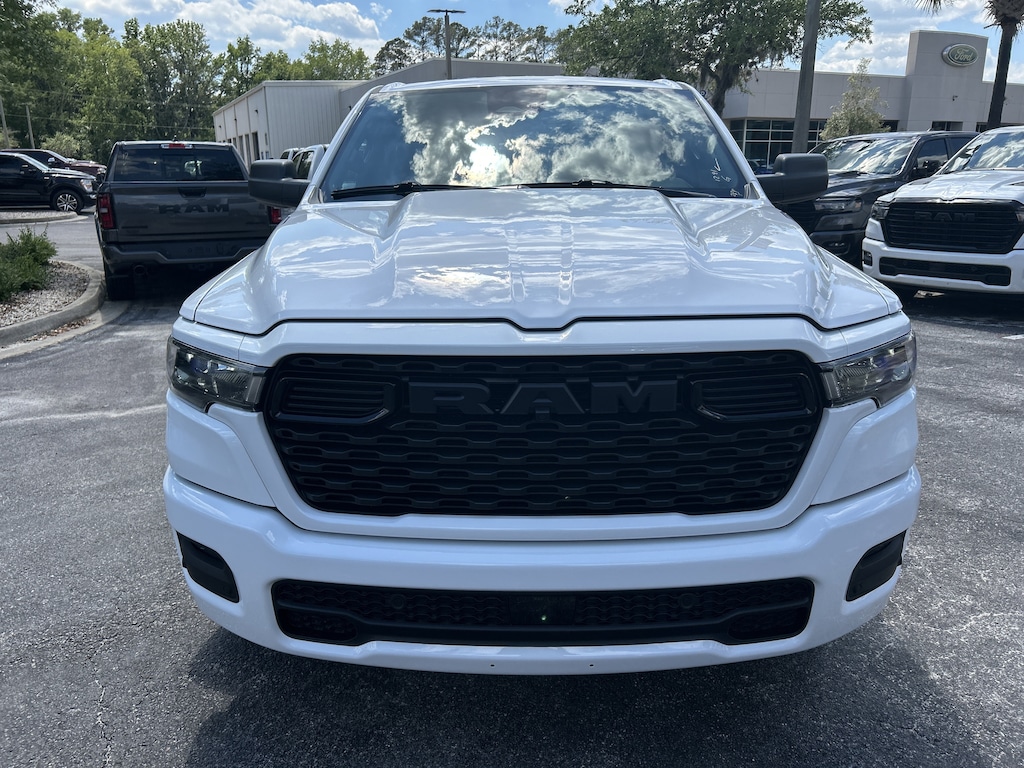 New 2026 Ram 1500 EXPRESS CREW CAB 4X2 5'7 BOX Pickup