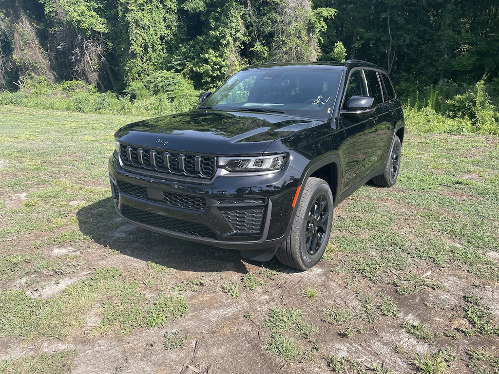 New 2026 Jeep Grand Cherokee LAREDO ALTITUDE 4X2 Sport Utility