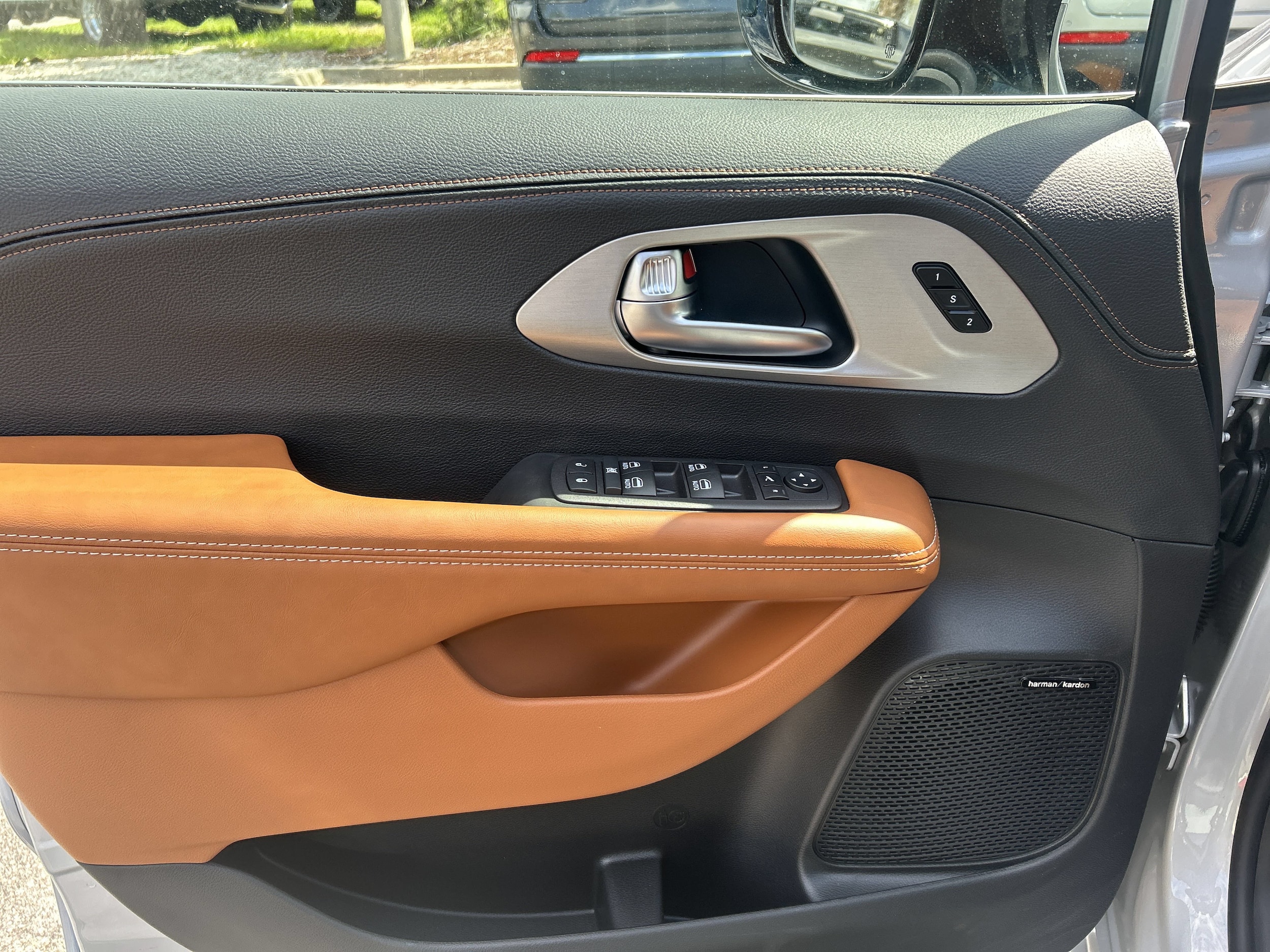 2026 Chrysler Pacifica Pinnacle - Photo 14