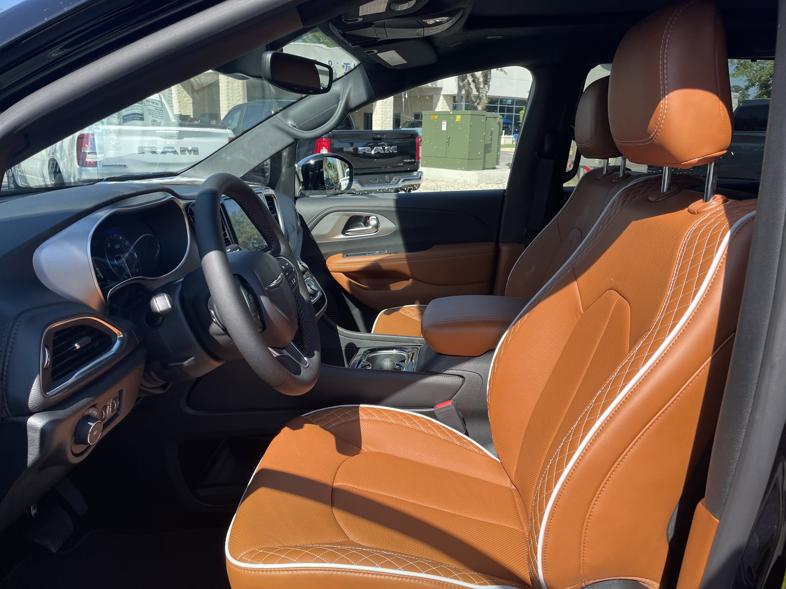 2026 Chrysler Pacifica Pinnacle - Photo 13