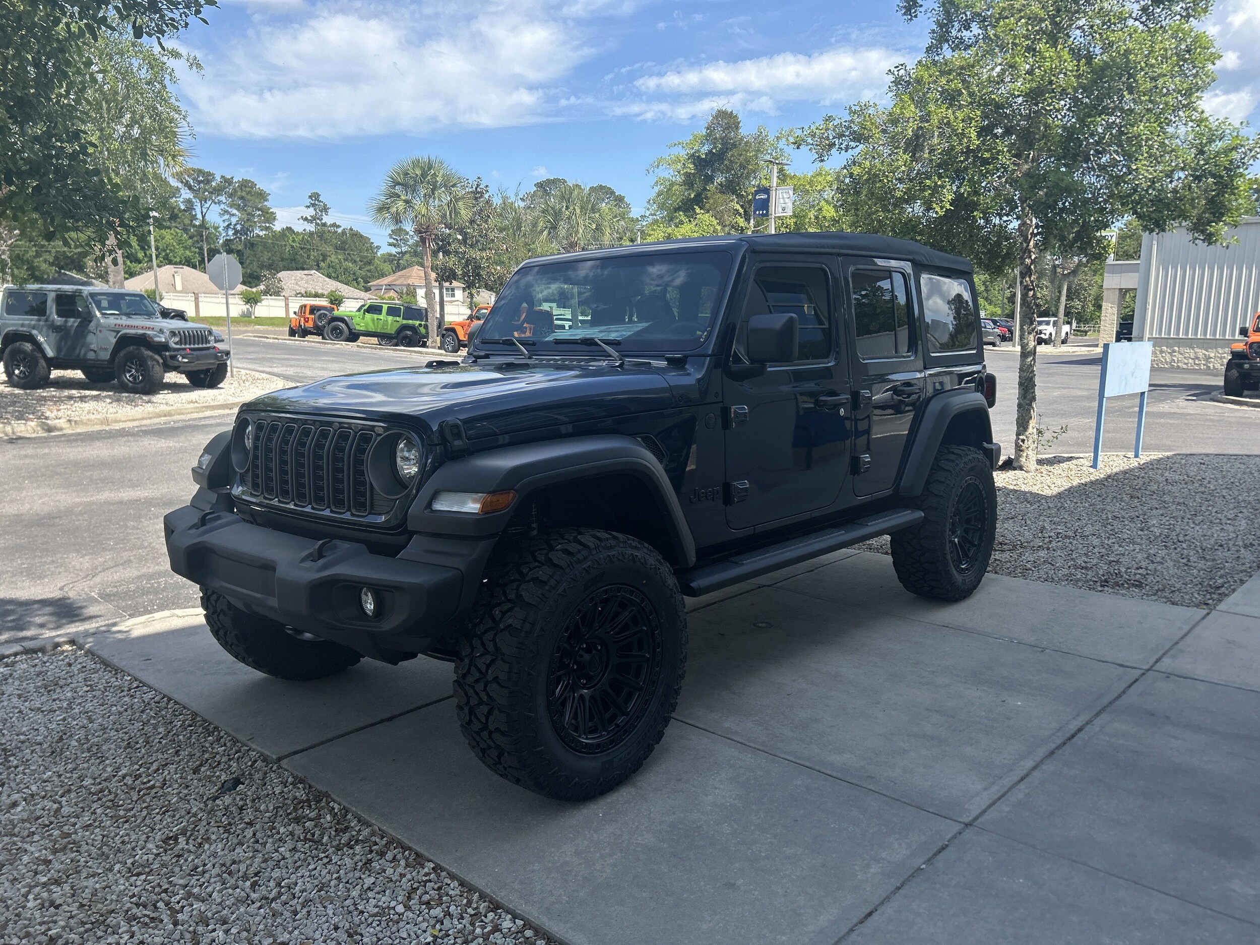 2025 Jeep Wrangler Sport photo 4