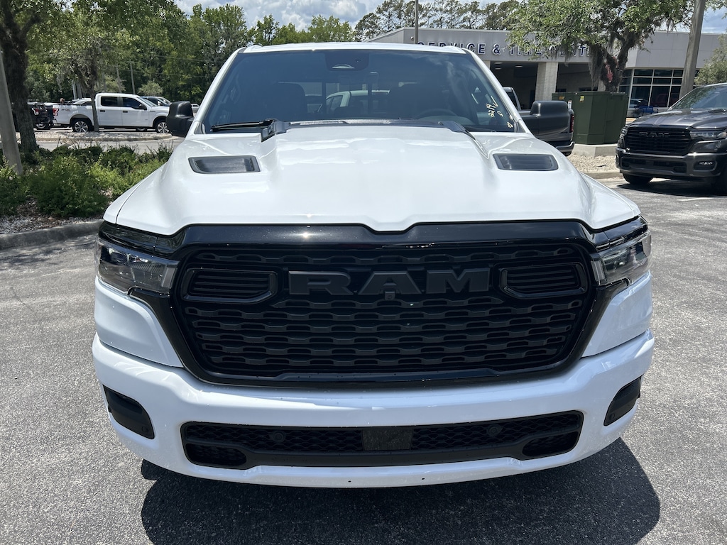 New 2026 Ram 1500 EXPRESS CREW CAB 4X4 5'7 BOX Pickup
