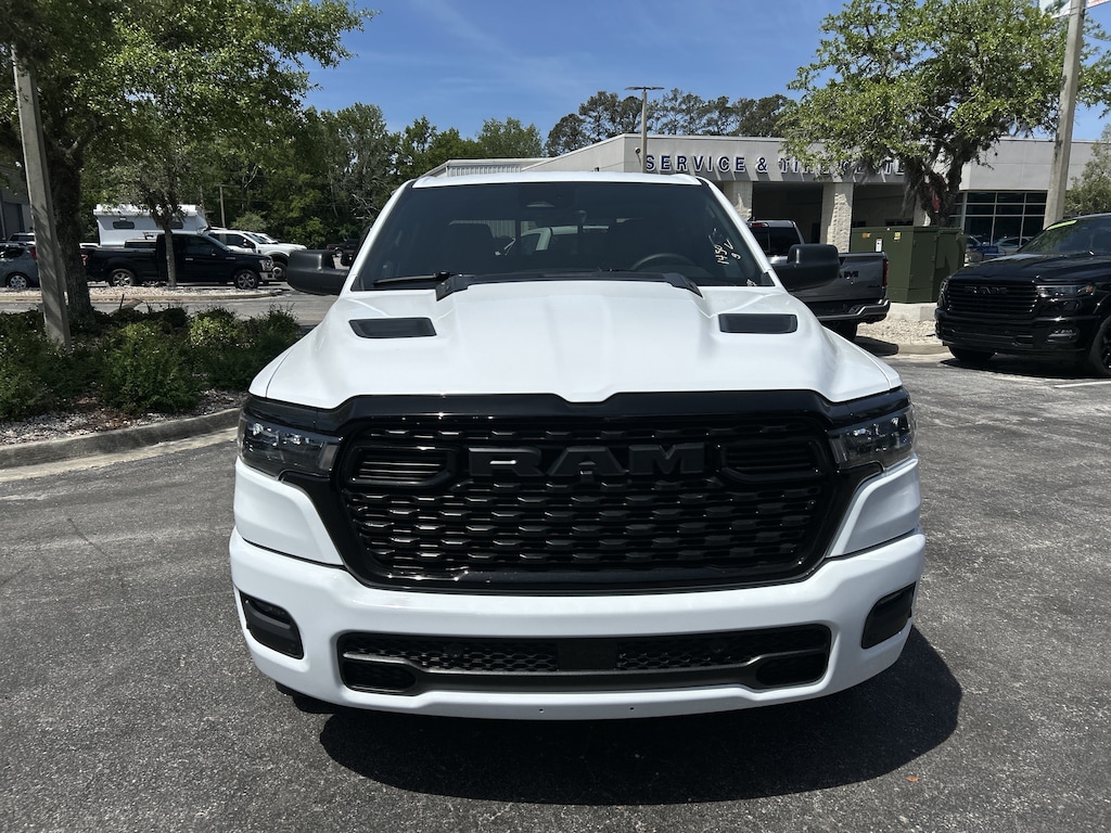 New 2026 Ram 1500 EXPRESS CREW CAB 4X4 5'7 BOX Pickup