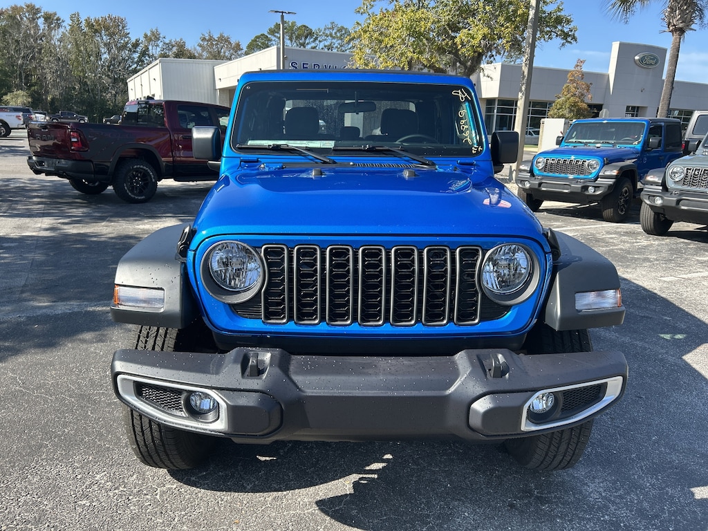 New 2025 Jeep Gladiator SPORT 4X4 Pickup