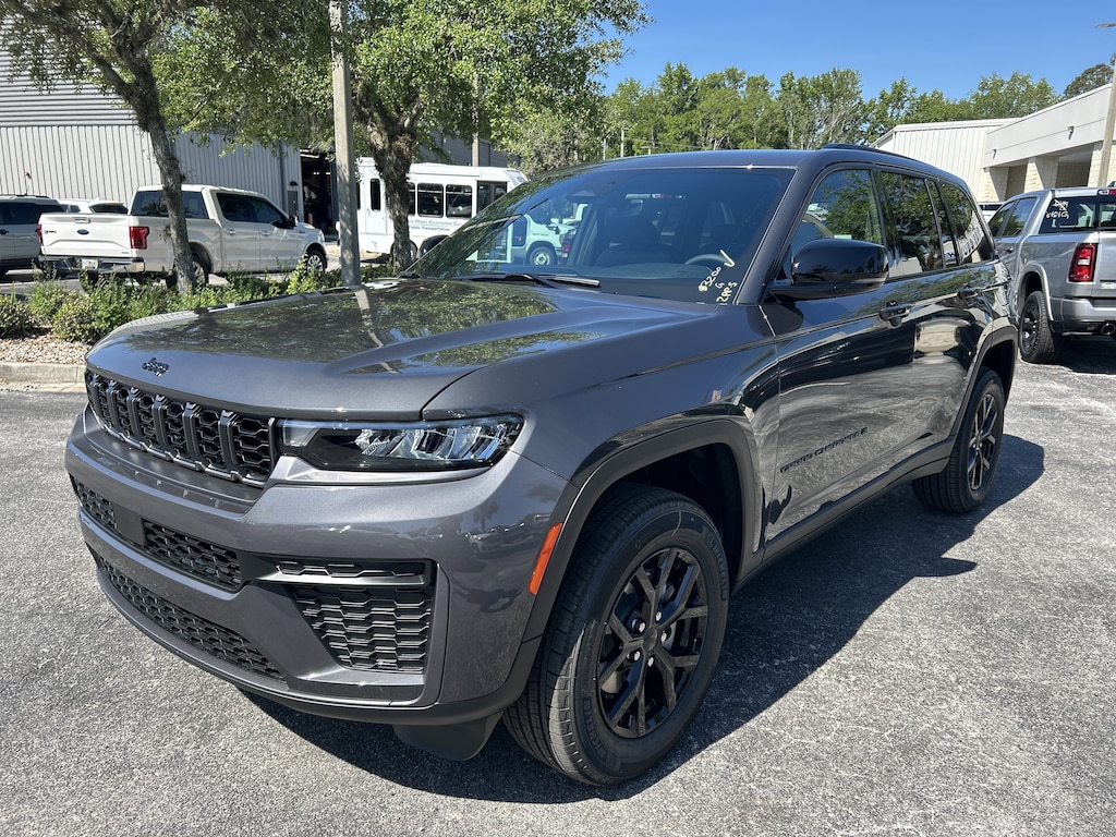 New 2026 Jeep Grand Cherokee LAREDO ALTITUDE 4X2 Sport Utility