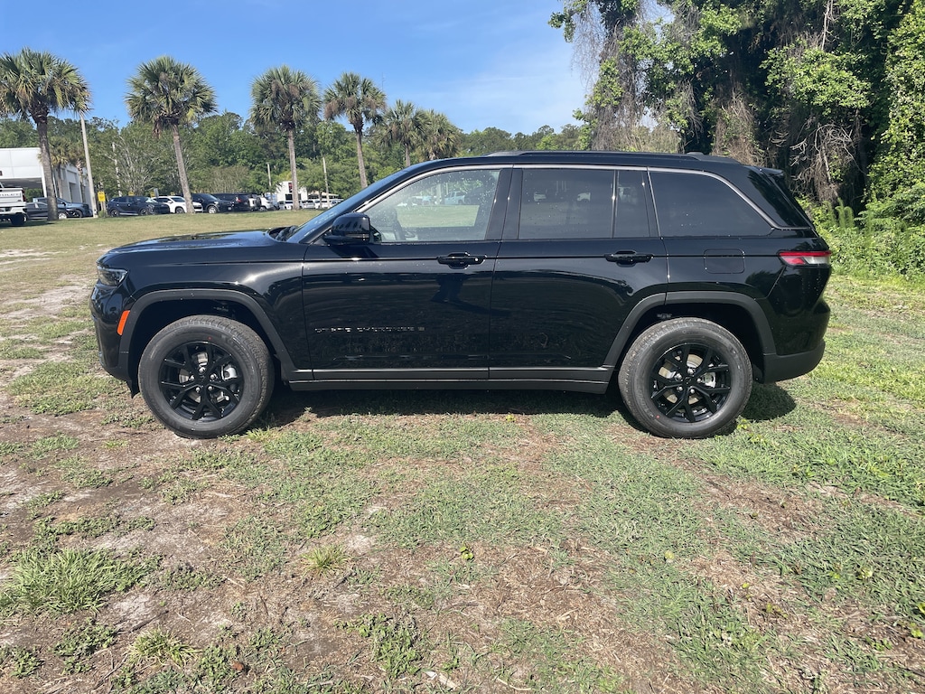New 2026 Jeep Grand Cherokee LAREDO ALTITUDE 4X2 Sport Utility