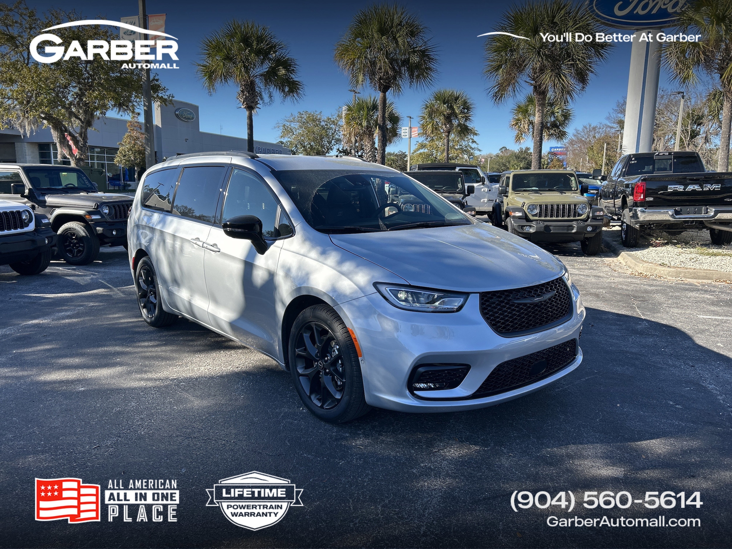 2026 Chrysler Pacifica Select's photo