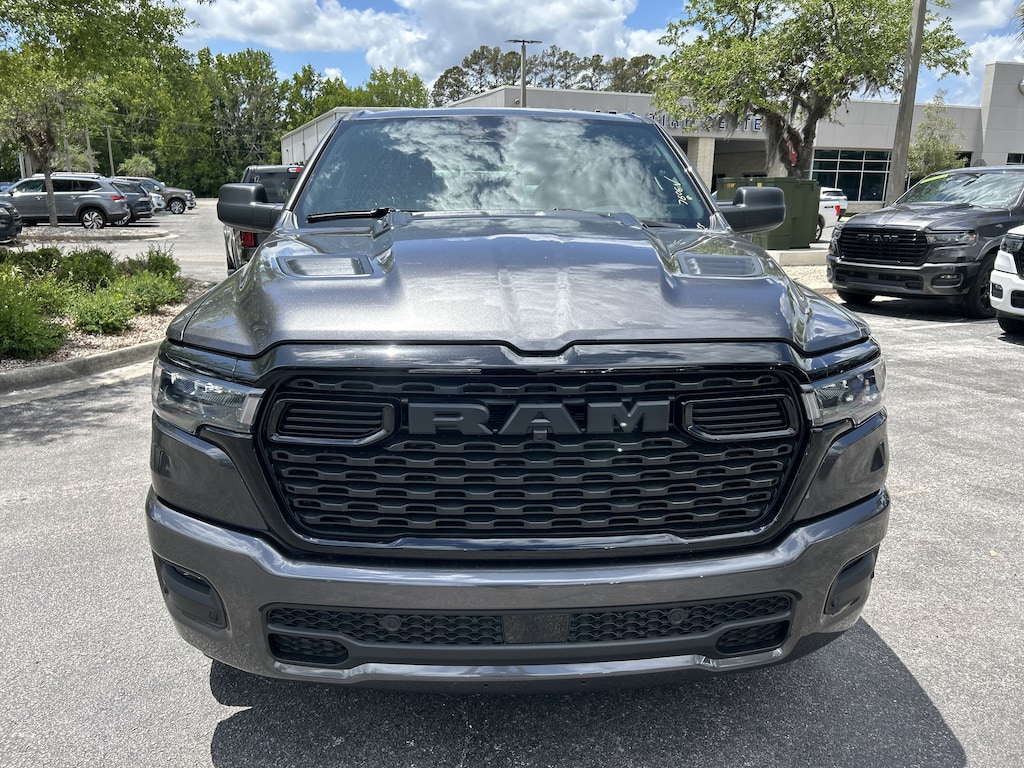 New 2026 Ram 1500 EXPRESS CREW CAB 4X4 5'7 BOX Pickup