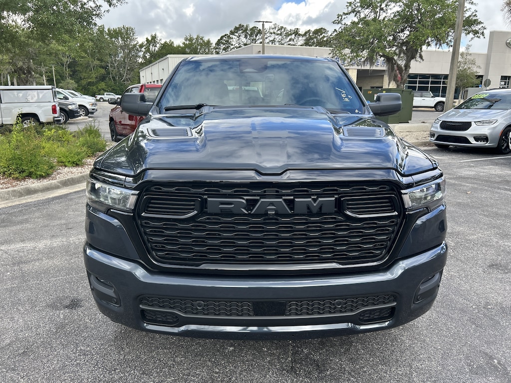 New 2026 Ram 1500 EXPRESS CREW CAB 4X4 5'7 BOX Pickup
