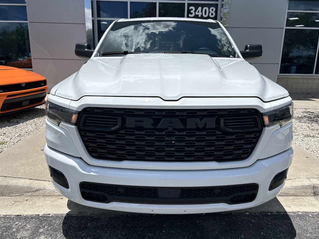 New 2026 Ram 1500 EXPRESS CREW CAB 4X2 5'7 BOX Pickup