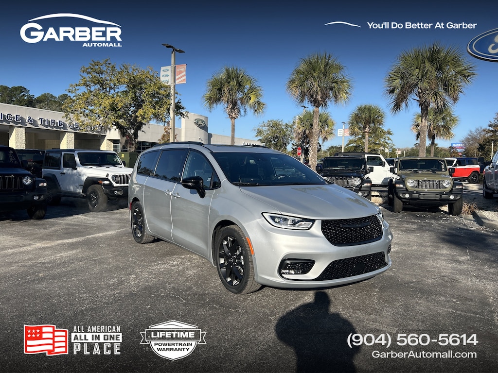 New 2026 Chrysler Pacifica LIMITED Passenger Van