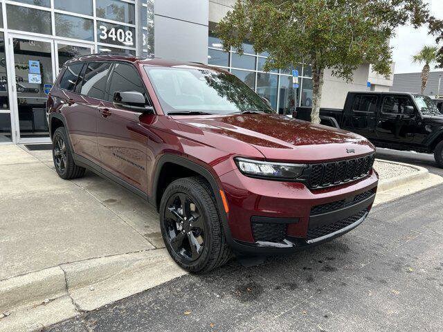 2025 Jeep Grand Cherokee Altitude photo 2