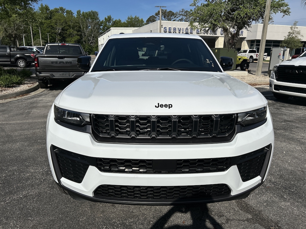 New 2026 Jeep Grand Cherokee LAREDO ALTITUDE 4X2 Sport Utility