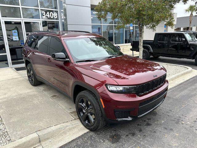 2025 Jeep Grand Cherokee Altitude photo 3