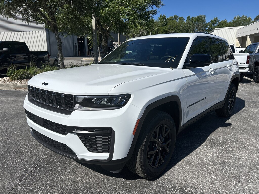 New 2026 Jeep Grand Cherokee LAREDO ALTITUDE 4X2 Sport Utility
