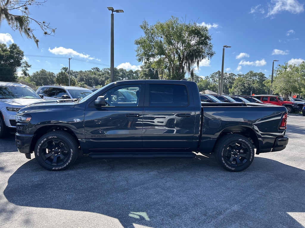 New 2026 Ram 1500 EXPRESS CREW CAB 4X4 5'7 BOX Pickup