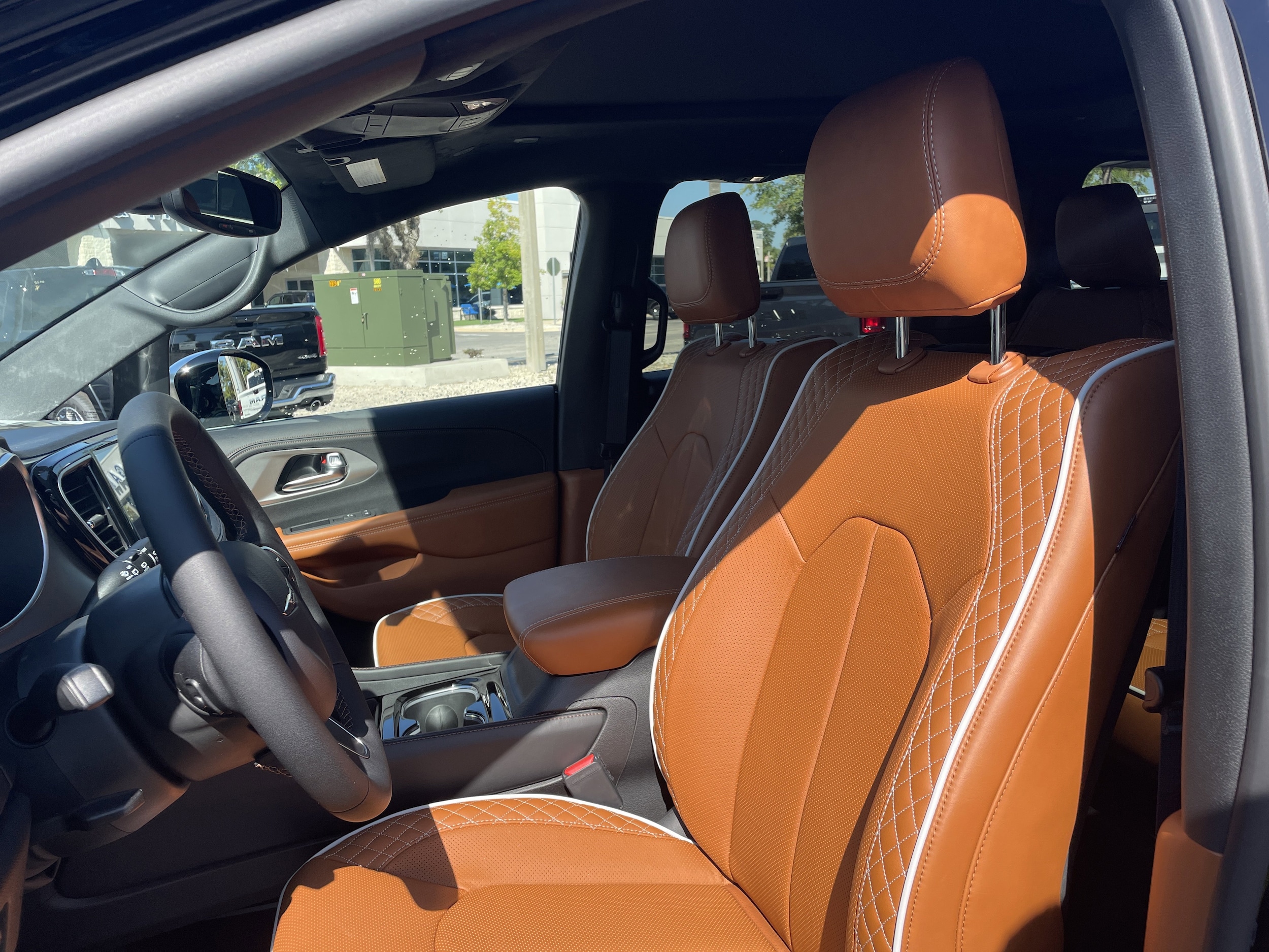 2026 Chrysler Pacifica Pinnacle - Photo 14